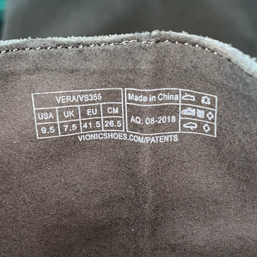 Vionic Women’s Suede Chelsea Boots Size 9.5 Ankle Dark Taupe Vera - Picture 3 of 8